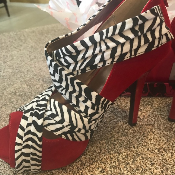 🆕 Qupid Red and Zebra heels 👠 - Picture 3 of 5